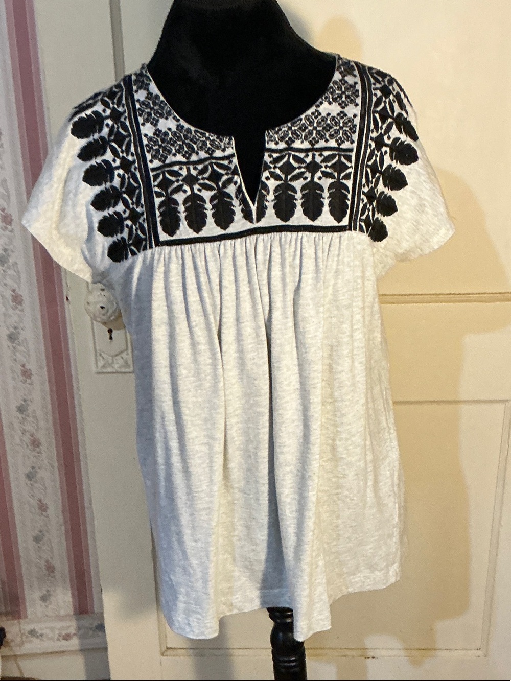 GAP White Short-Sleeve Tunic with Black Embroidered Yoke